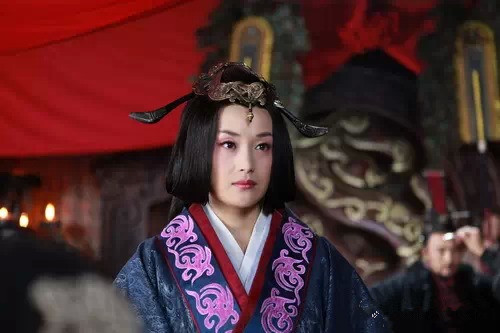 秦武王嬴荡被鼎砸死的视频,秦武王举鼎被砸死视频