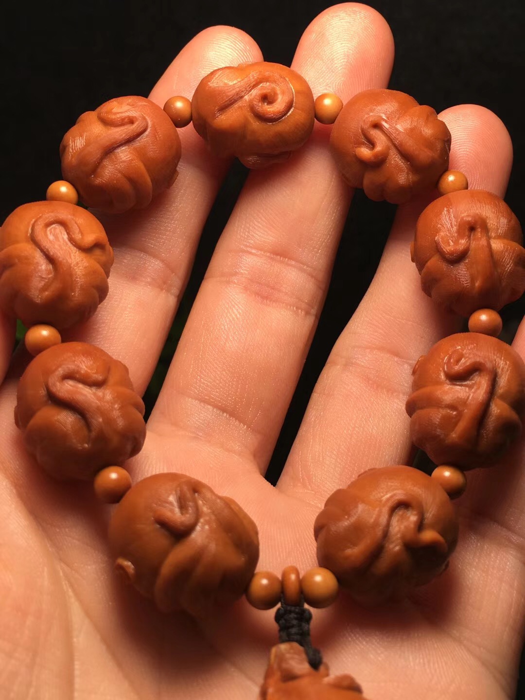 橄榄核雕大点的好还是小的好,橄榄核雕复杂的好还是简单的好