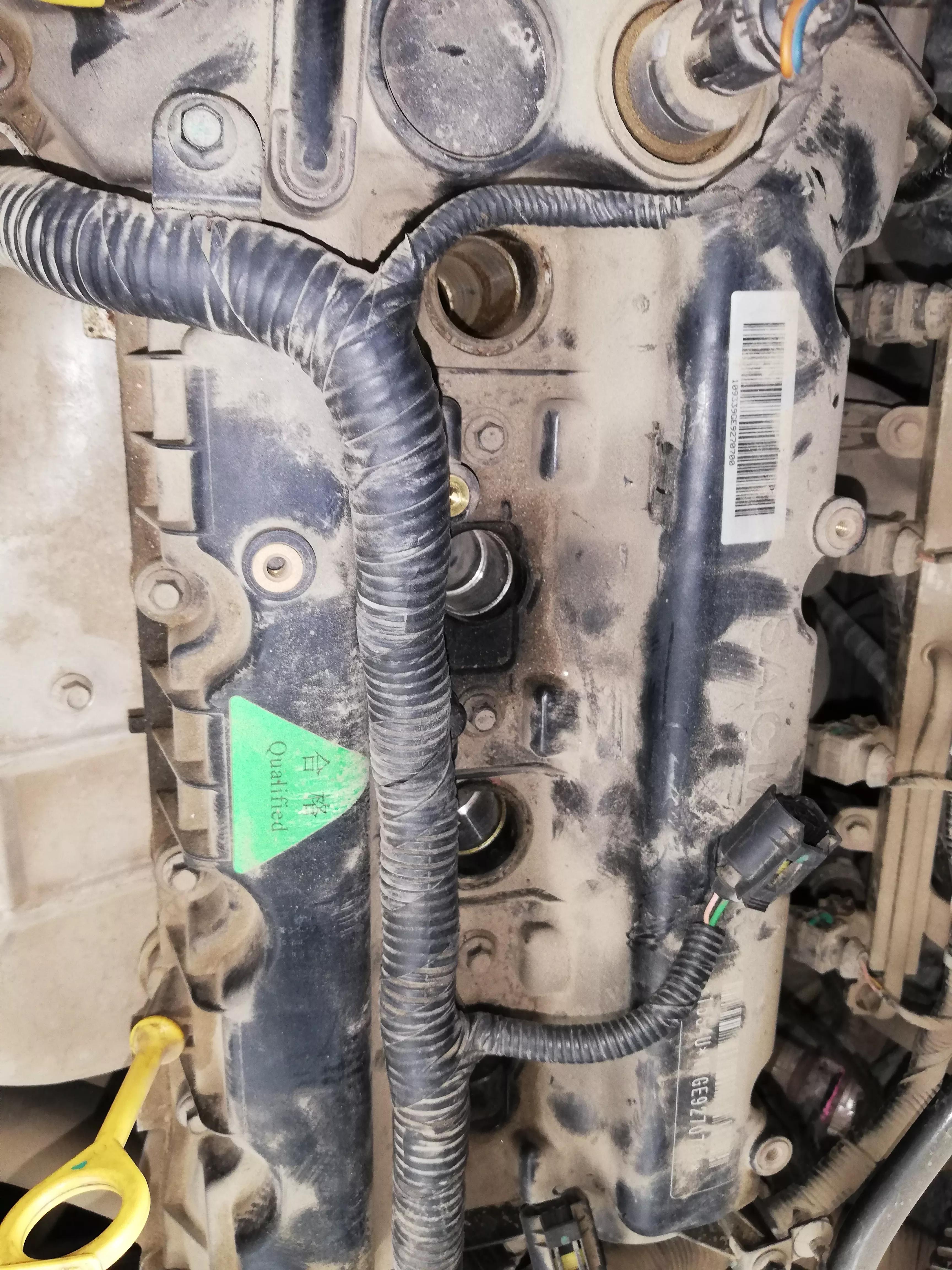 车驾驶室里有废气味是怎么回事,车内闻到废气味是怎么回事