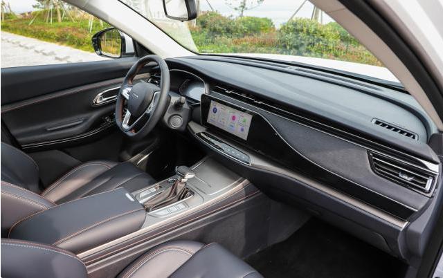 这将是国产最大黑马，一身黑科技带终身质保，在人民大会堂首发