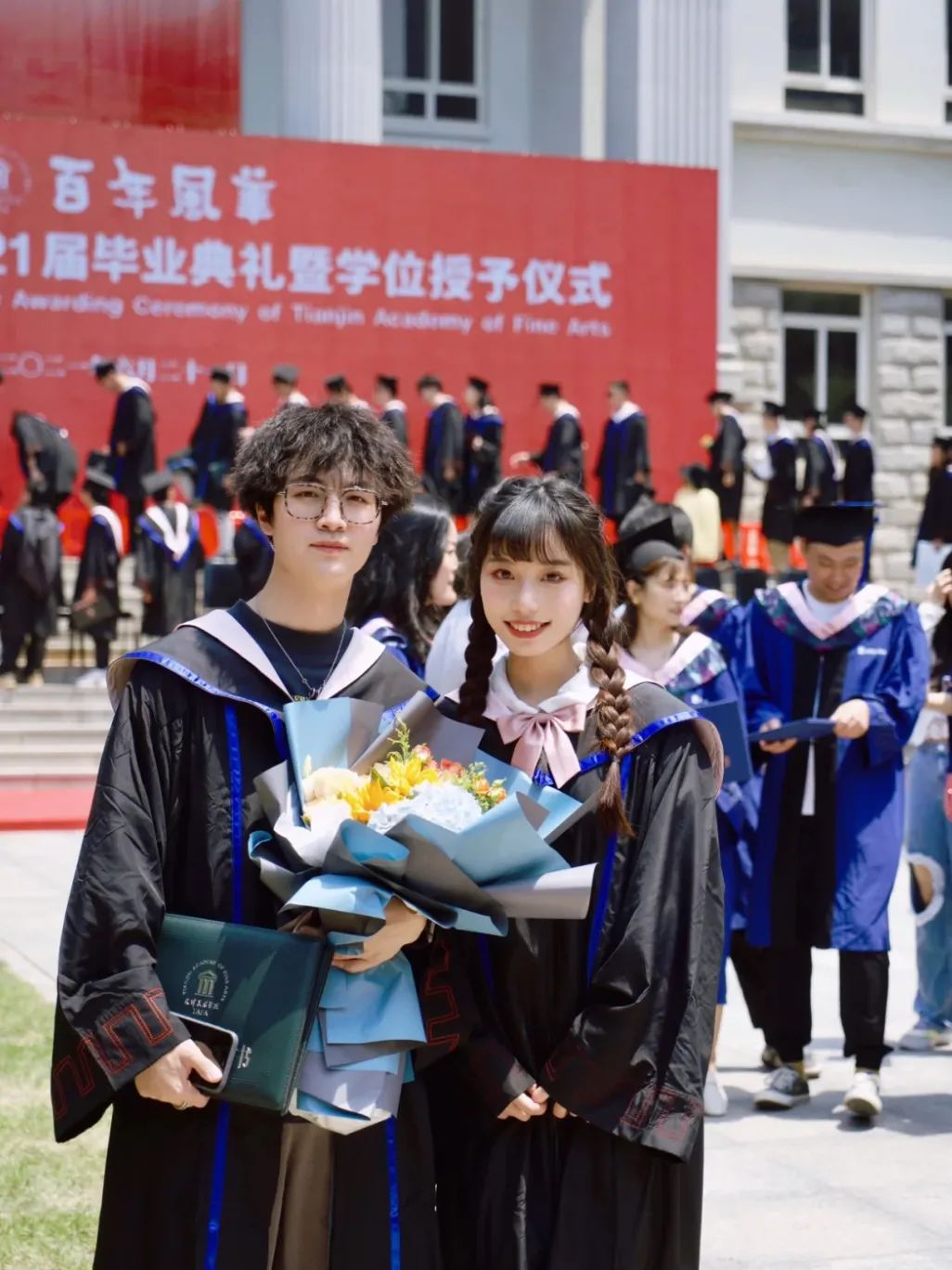美院中国风学士服,九大美术学院学士服