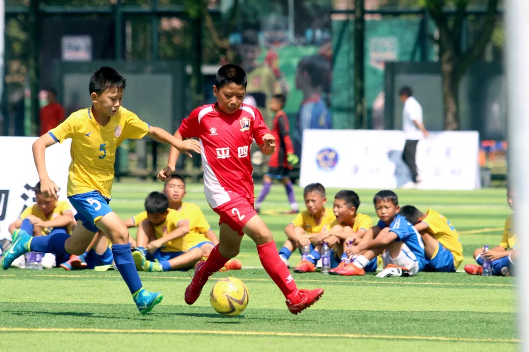 一只足球的质量,足球每一次经历都是一种成长