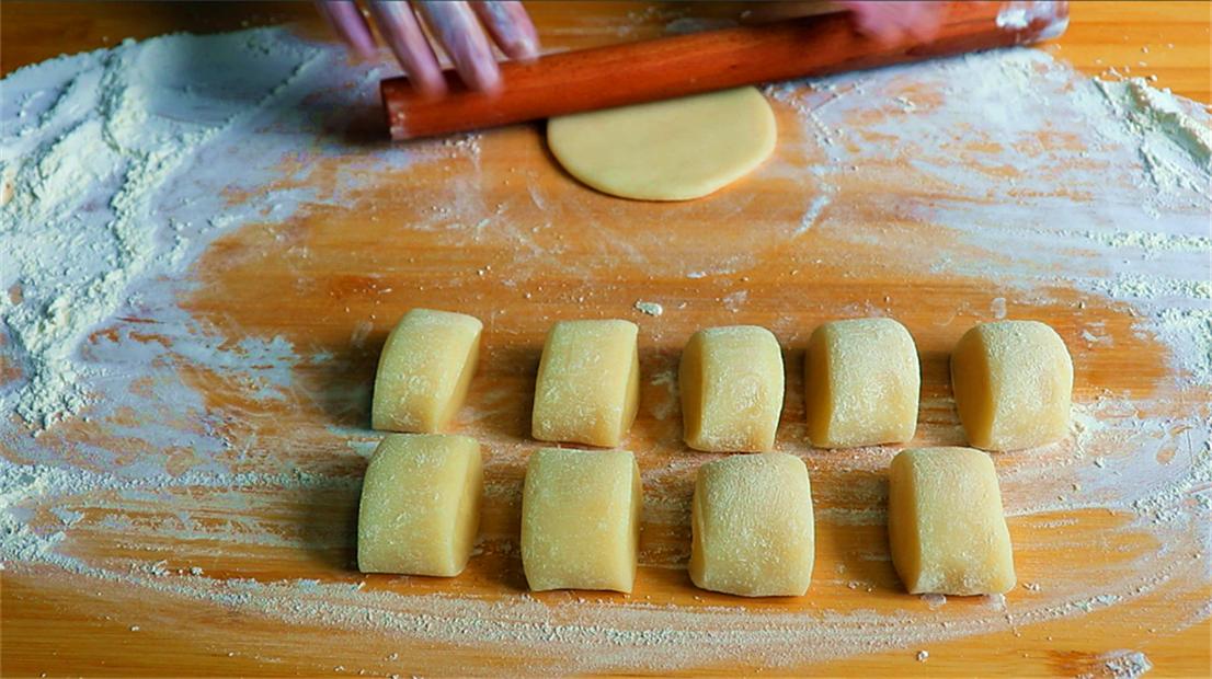 不用蒸就能做出软糯拉丝的糯米糍,想吃糯米糍再也不用排队买