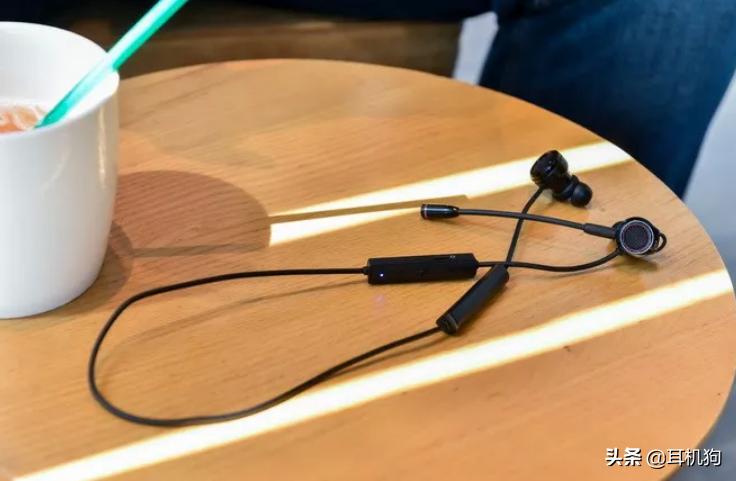 专业手游震动蓝牙耳机，漫步者HECATEGM3电竞耳机助你1秒定输赢