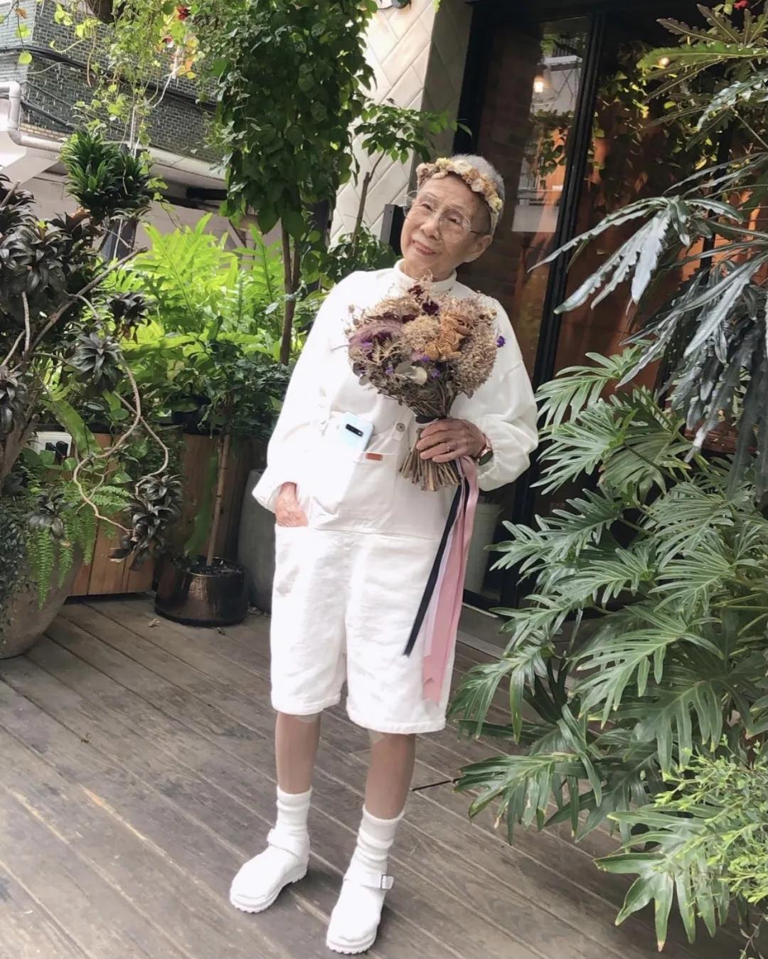 麦当娜50岁时穿衣打扮,61岁麦当娜自曝秀出美貌不减年华