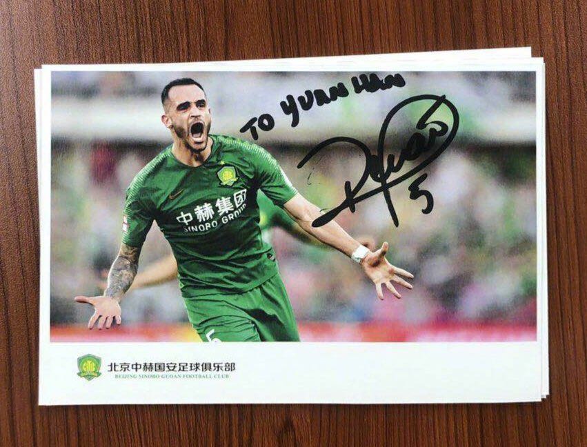 小女孩球星作文被老师亮红牌孕育足球希望需社会各界协力