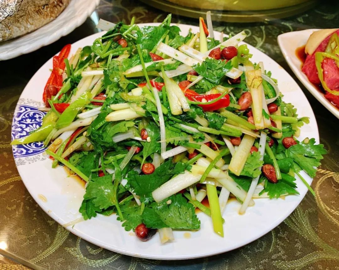 炭火烧公鸡哪家好吃,特色土窑烧公鸡