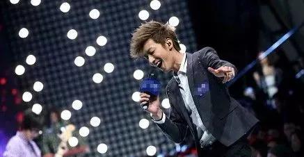 知名艺人自杀后,他的父母却被网暴了