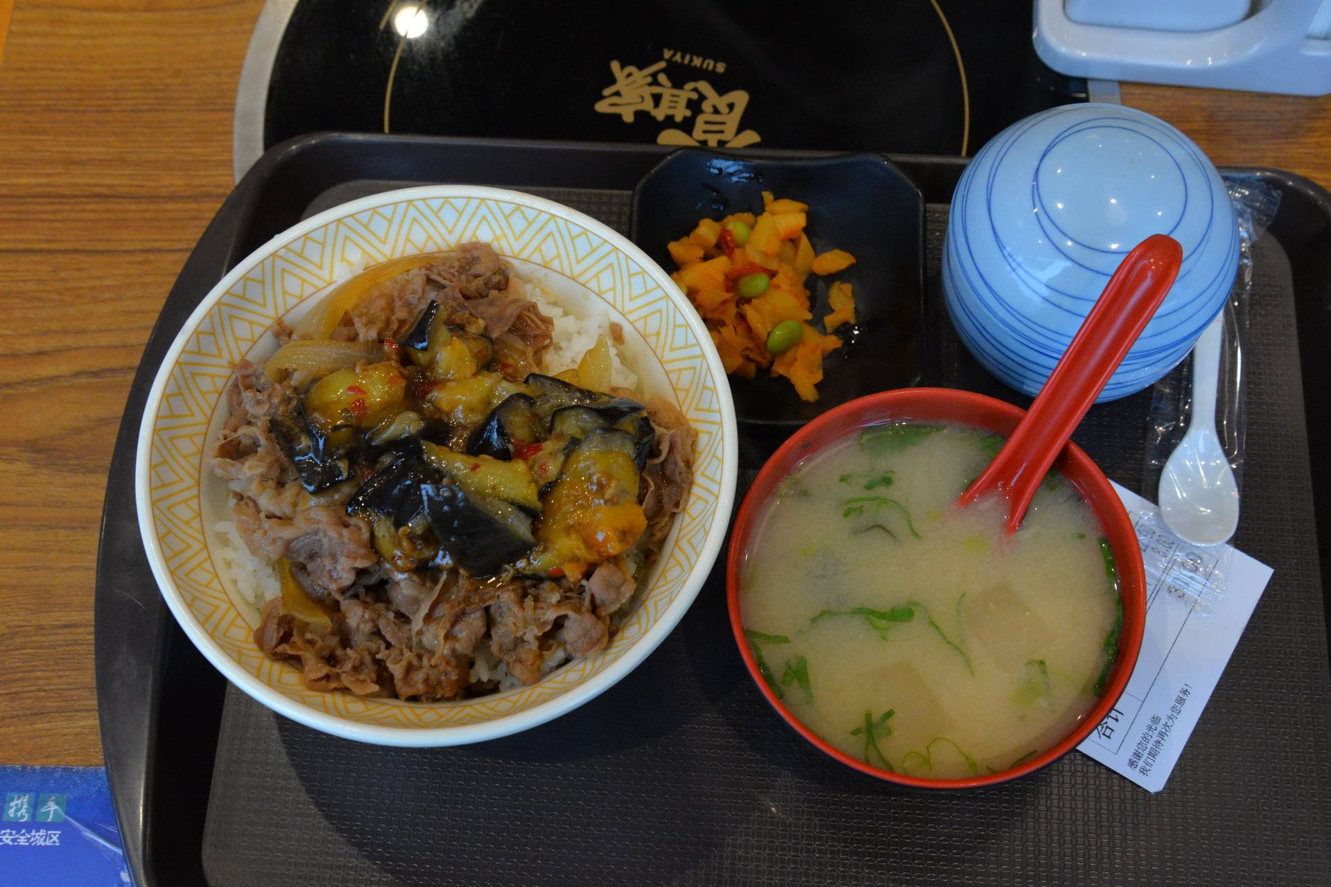 11万出头宝马5系，有电视带冰箱，顺丰小哥难自拔「路试笔记」