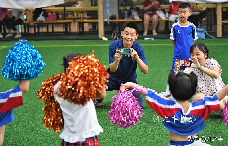 《首都抗疫医护人员亲子“同心公益”足球赛》