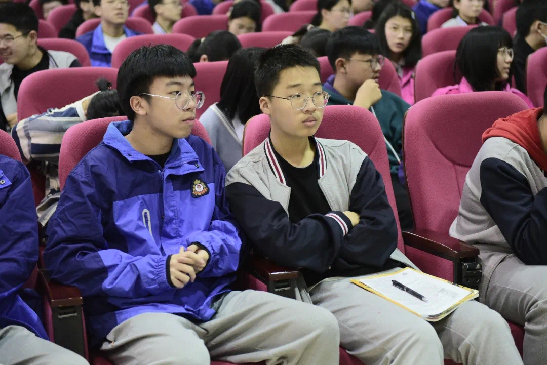 35岁啃老大师离世：溺爱是惯子毒药，爱得多不如爱得对