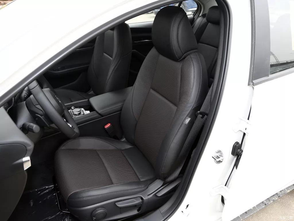 马自达3昂克赛拉8.99万测评,马自达3昂克赛拉实拍高级感