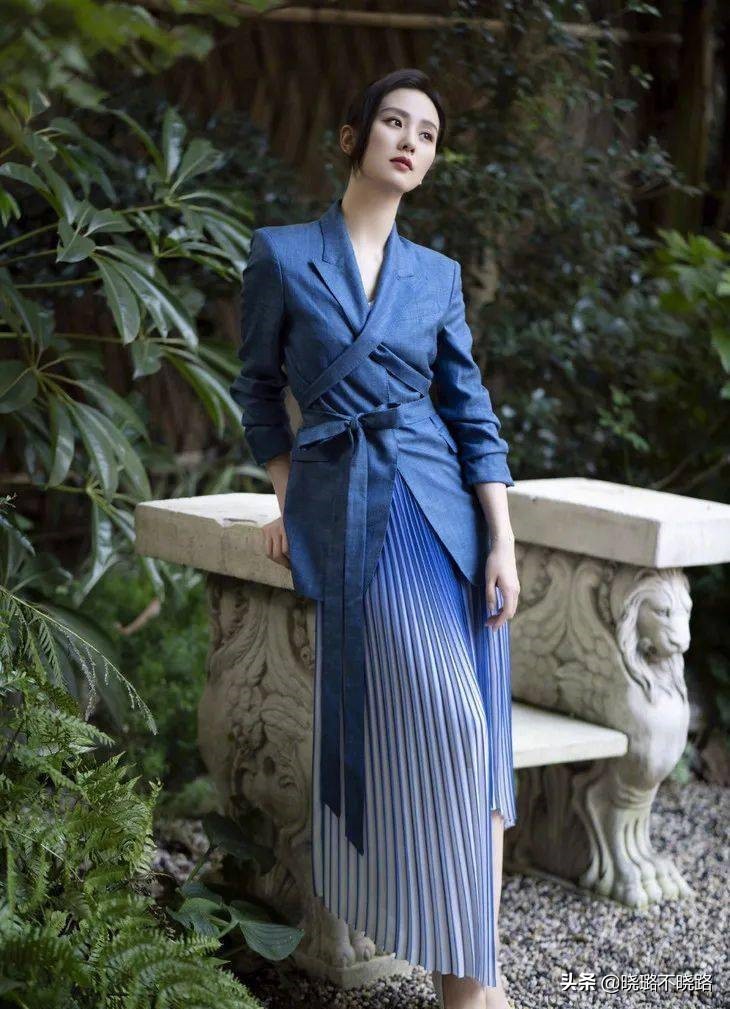 春夏流行这4件西装裙子优雅高级,短西装裙子春天这样穿美爆了