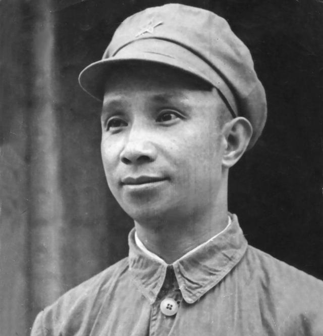 按授衔规定，陈毅不能被授予元帅，周总理提到谁让中央同意授帅？