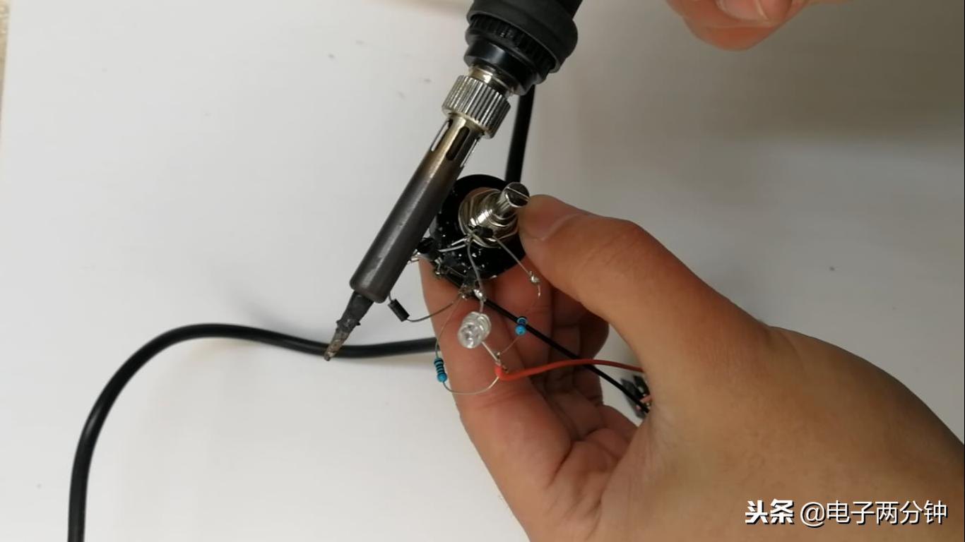 不用报警器怎么做报警器,温度报警器工作原理