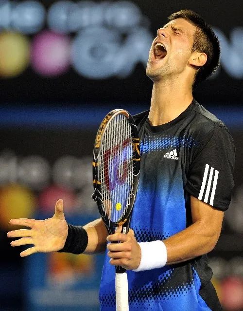 德约科维奇成为草地王者的原因,德约科维奇时隔三年亮相日场比赛