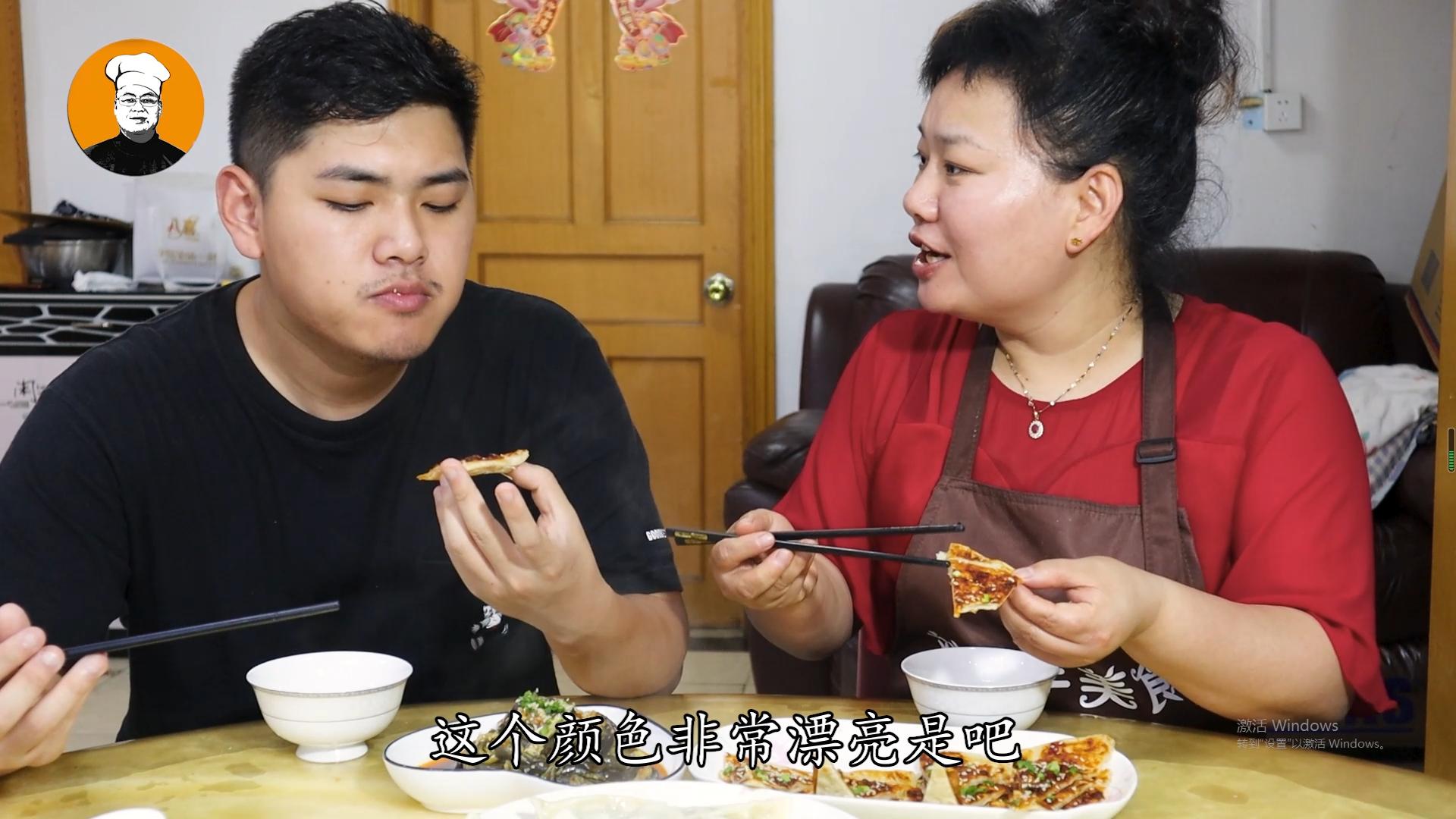 小吃摊酱香饼,正宗酱香饼街头小吃