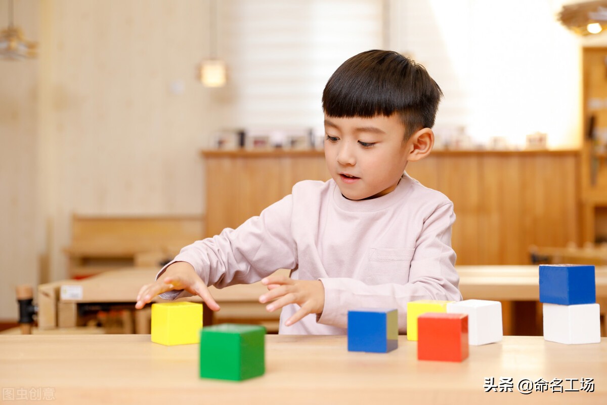 男孩起名霸气的名字,姓氏起名男孩子霸气名字