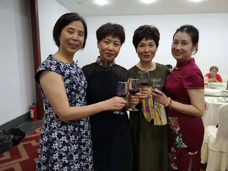 岁月不老我们不散全文,岁月不老我们不散什么意思