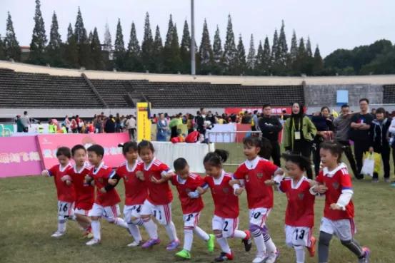 幼儿足球启蒙足球小将,足球小将3-6岁儿童足球