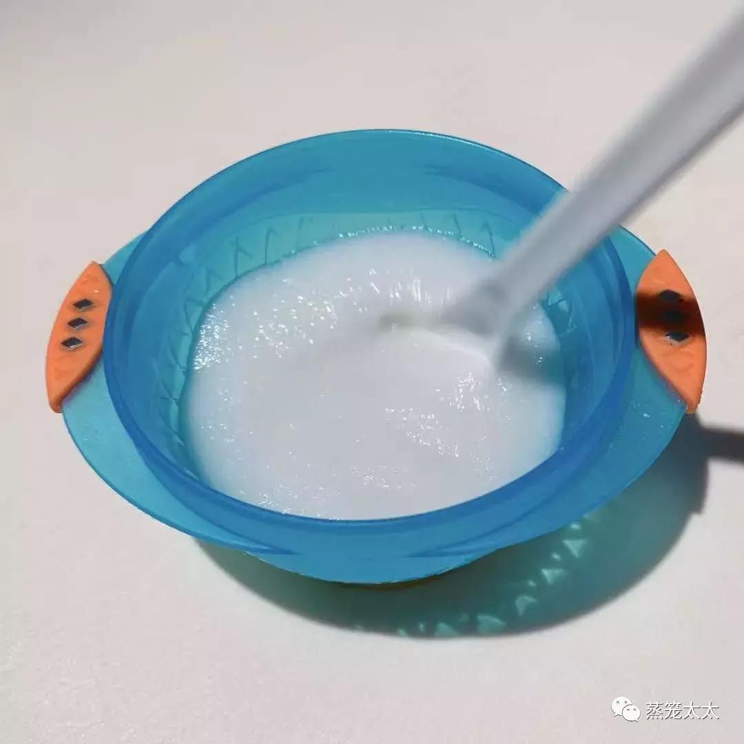 辅食第一口米粉怎么泡,辅食第一口米粉如何冲泡