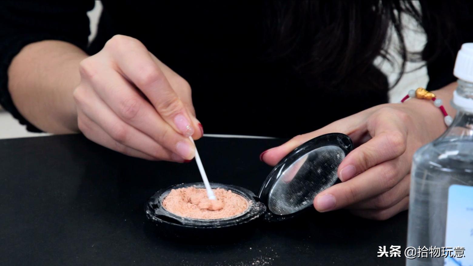 不小心摔碎化妆品,粉饼不小心碎了一点怎么补救