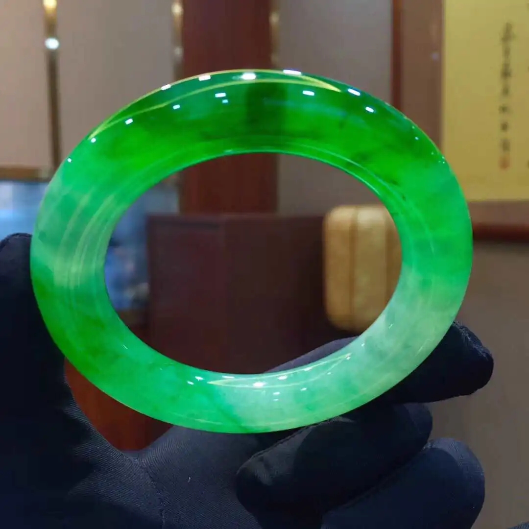 还在发愁不知道怎么看翡翠原石吗？——5个方面带你入行