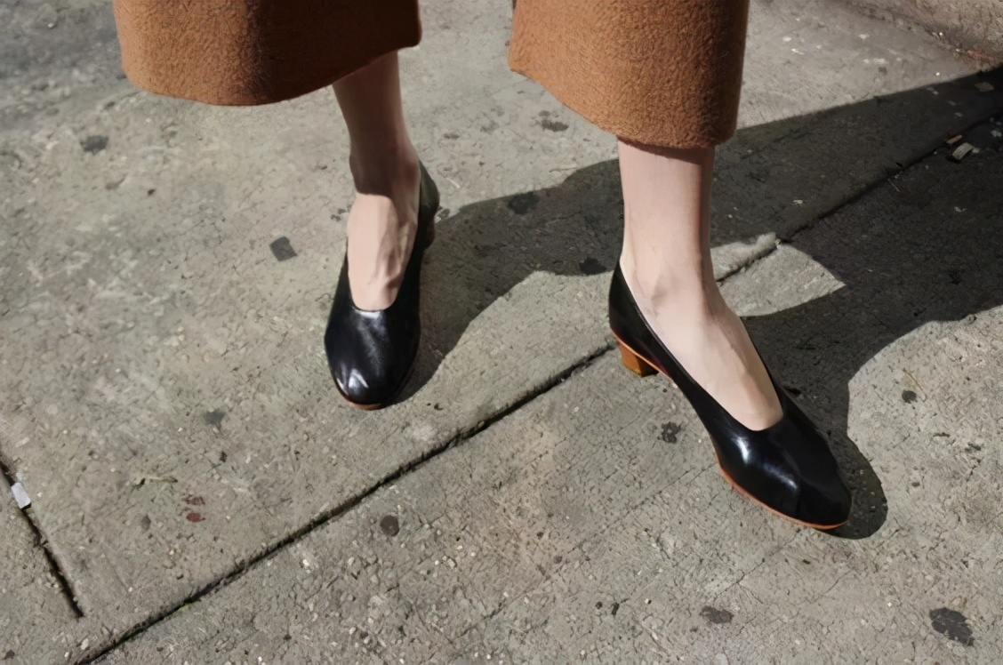 小白鞋ins潮白搭国潮,小白鞋过时了现在流行这5款鞋