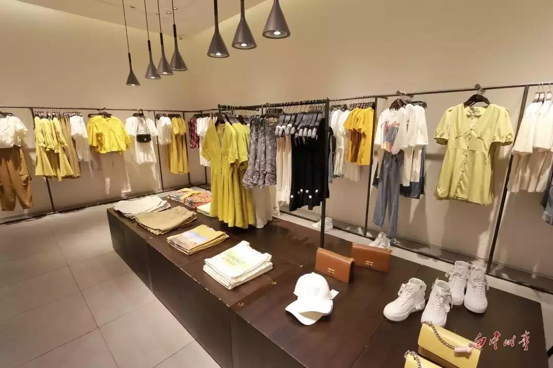 快时尚品牌ur,ur成中国最具增长潜力服装品牌