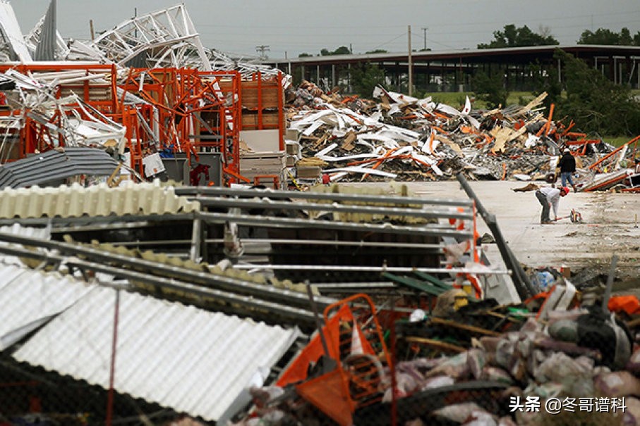 龙卷风幸存的10个误区,龙卷风发生时正确的逃生