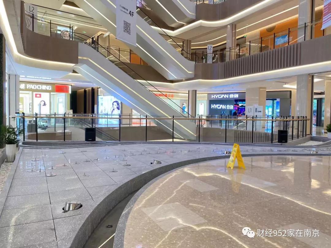 从千呼万唤到稀稀拉拉，南京南站商业一开业就入秋？