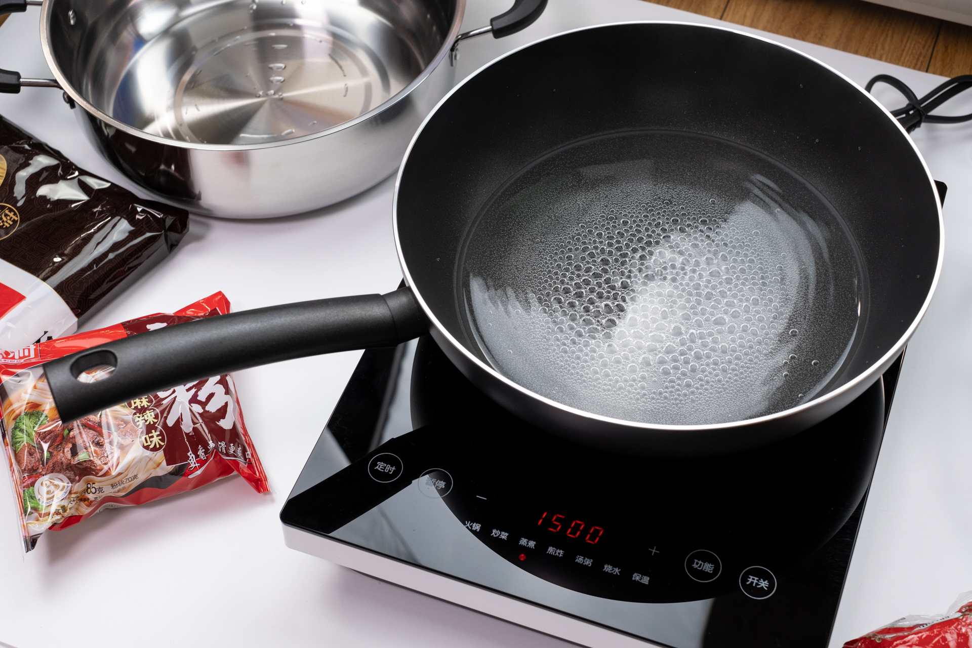 白色炒菜锅推荐电磁炉,出租房炒菜锅电磁炉推荐平价