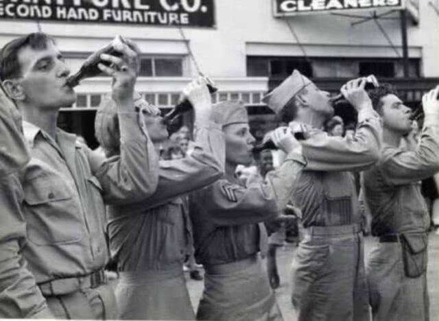 美军用航空油箱制造冰淇淋,美军飞行员用战斗机造冰淇淋