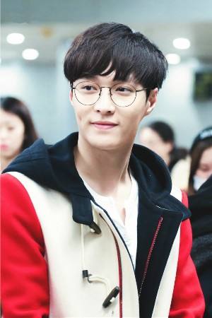 张艺兴从小绵羊到流量王完整版,张艺兴一直努力只为最好的表现