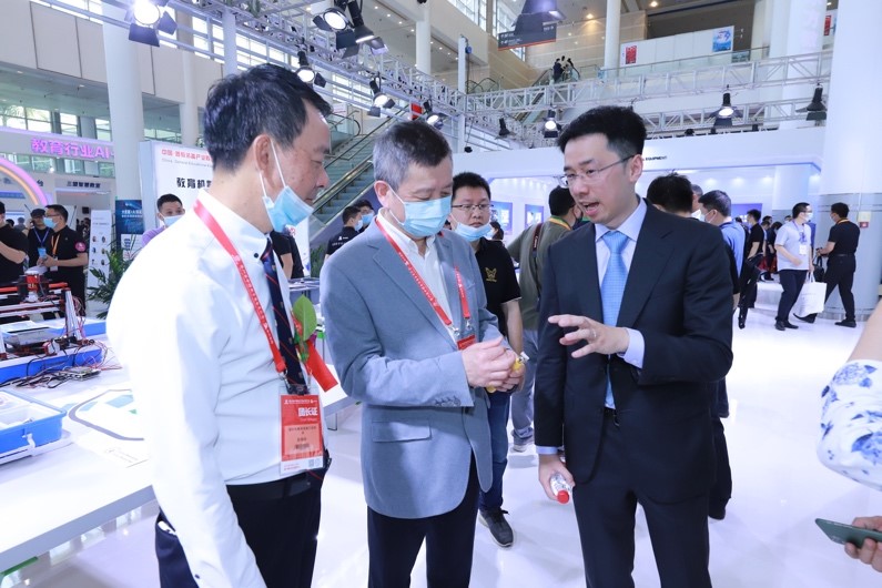 东方教具独家冠名79届中国教育装备展示会传统教装企业向阳再出发