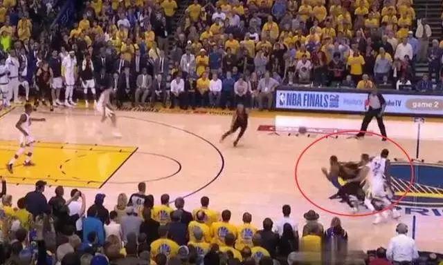 对裁判判罚不满的正确申诉途径,对裁判不满的反应