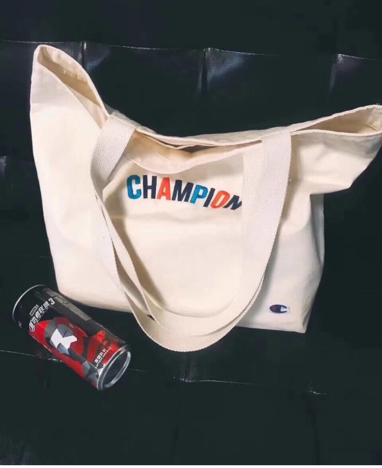 鲸潮丨年轻人不买潮牌，和咸鱼有什么区别？