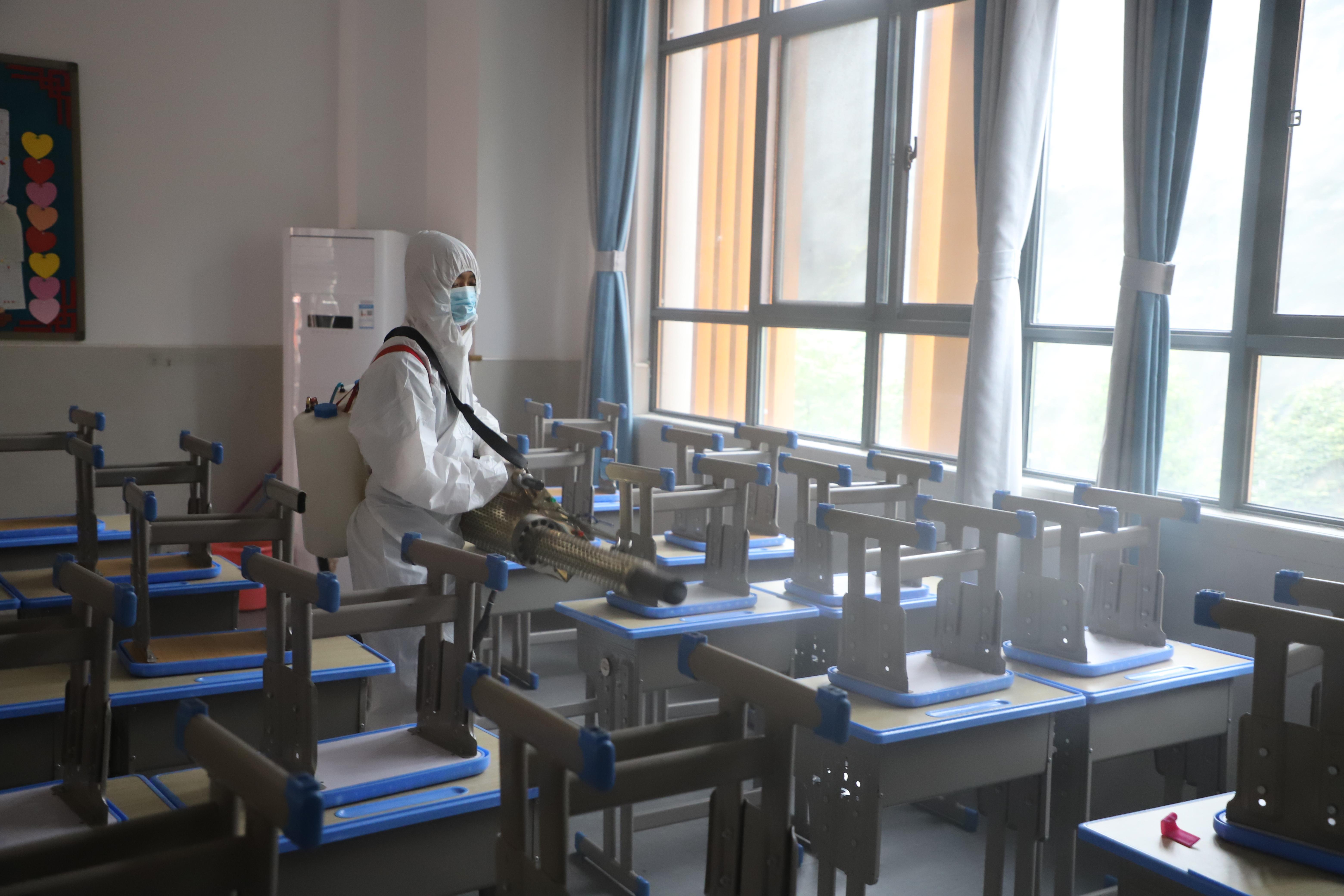 校园消杀迎开学的视频,武汉开学消杀