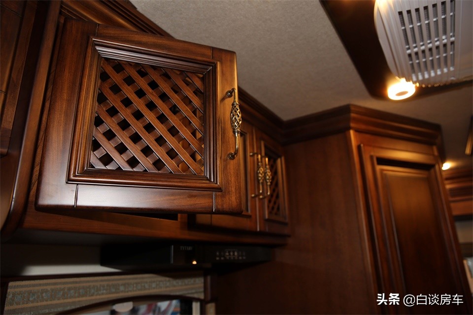 依维柯8at房车驾驶体验,最便宜依维柯8at房车