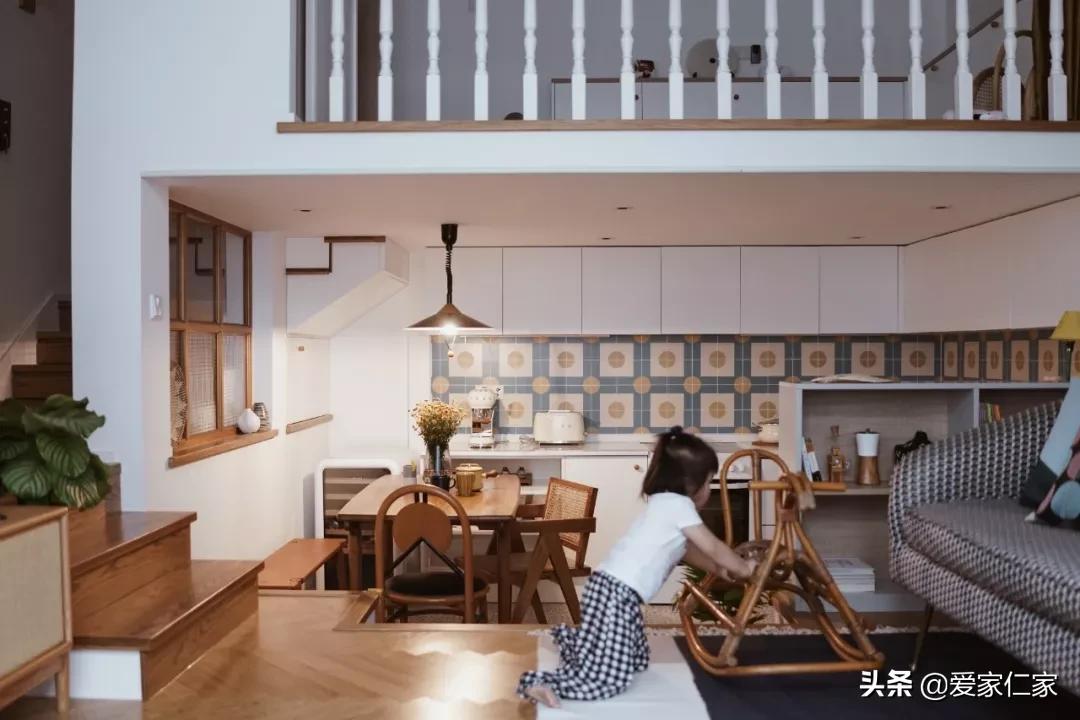 她买下32㎡上海老旧学区房，为女儿打造小桃园，20㎡超舒适大庭院