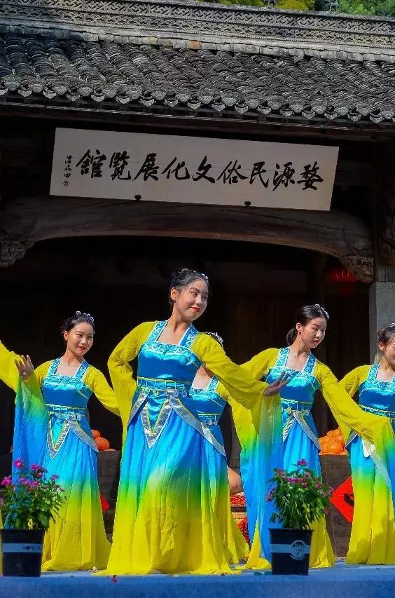 第五届中国篁岭晒秋（美食）节开幕，用美味欢庆丰收