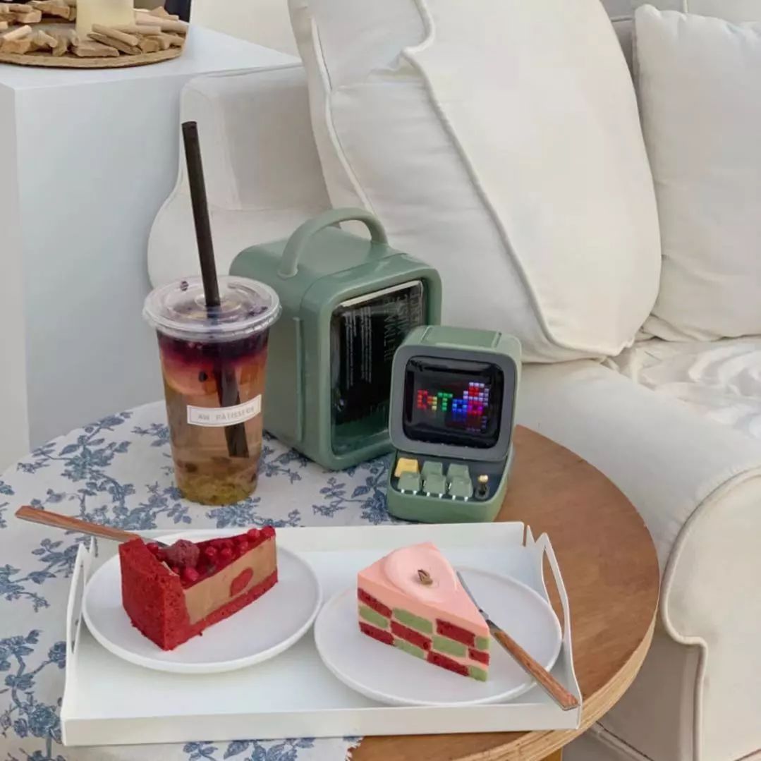 圣诞送女朋友什么比较实用,在恋爱期间圣诞送什么给女朋友