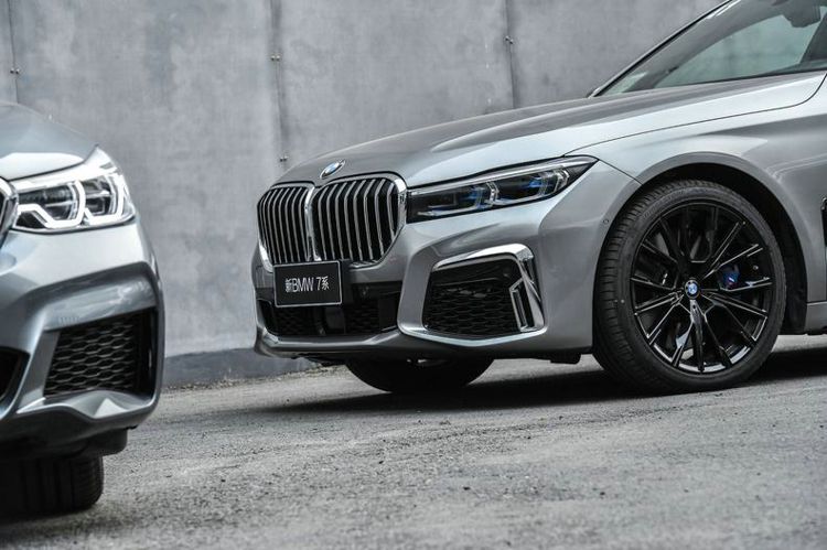 奔驰S级的恐惧！试驾新款宝马7系这才是旗舰该有的模样