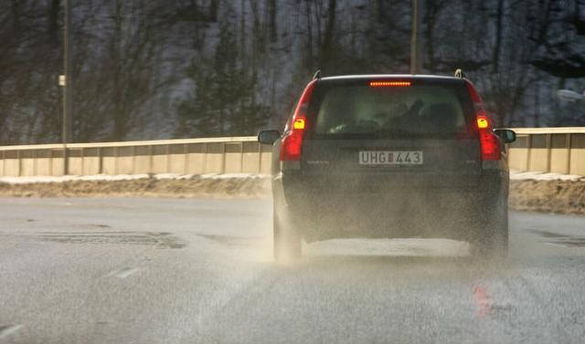 abs故障灯亮处理方法加油门加不上,abs故障灯亮处理方法防侧滑