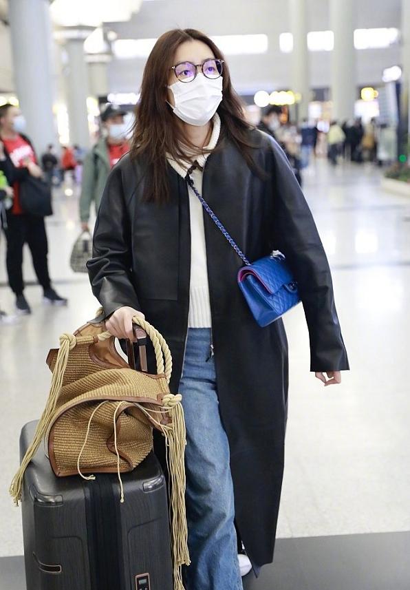 16年刘雯香奈儿白色套装多少钱,刘雯刘诗诗亮相香奈儿早春大秀