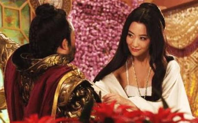 古代翻牌子是怎么把妃子抬过来的,古代皇帝翻错妃子牌