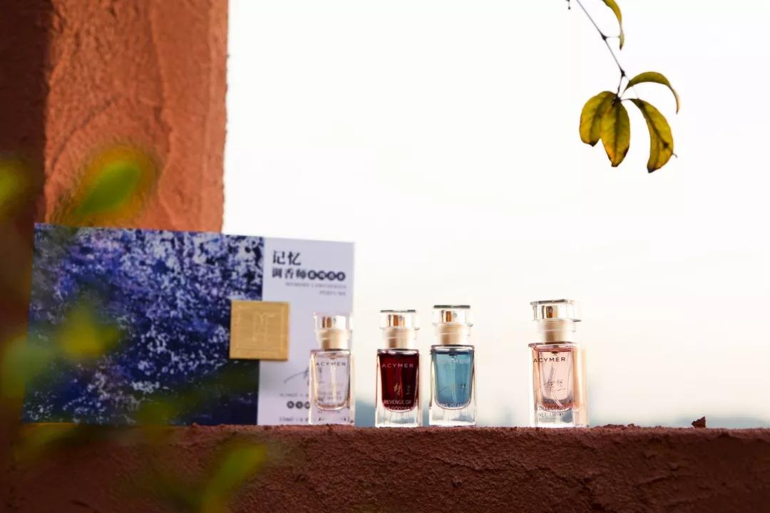 “香氤的美梦”——妍诗美携手推出“记忆调香师”联名款香水