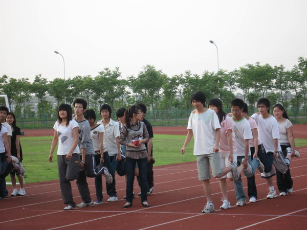 室内适合玩激励团队凝聚力的游戏,培训团队游戏