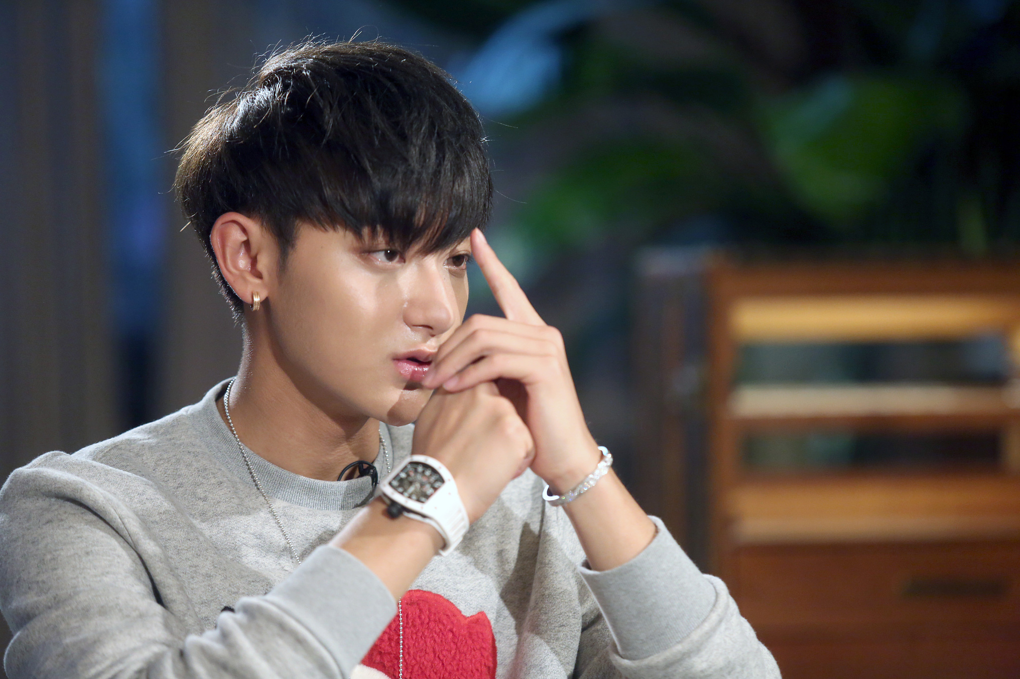 黄子韬为什么那么有钱有私人飞机,黄子韬私人飞机多少亿