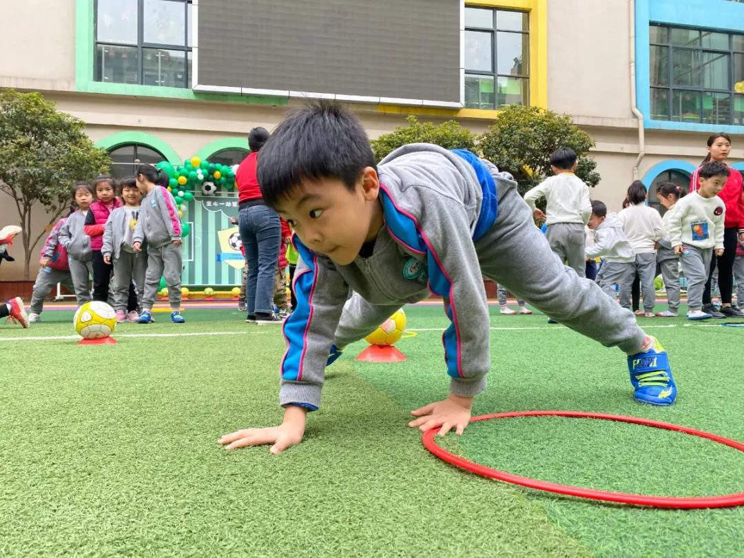 幼儿园足球嘉年华足球比赛视频,幼儿园足球主题游园活动
